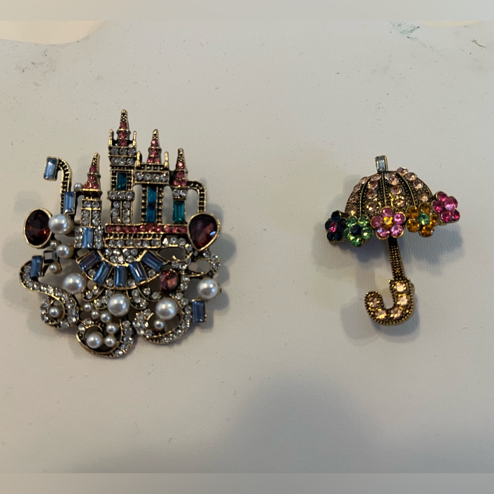 Vintage antique pins, excellent condition.